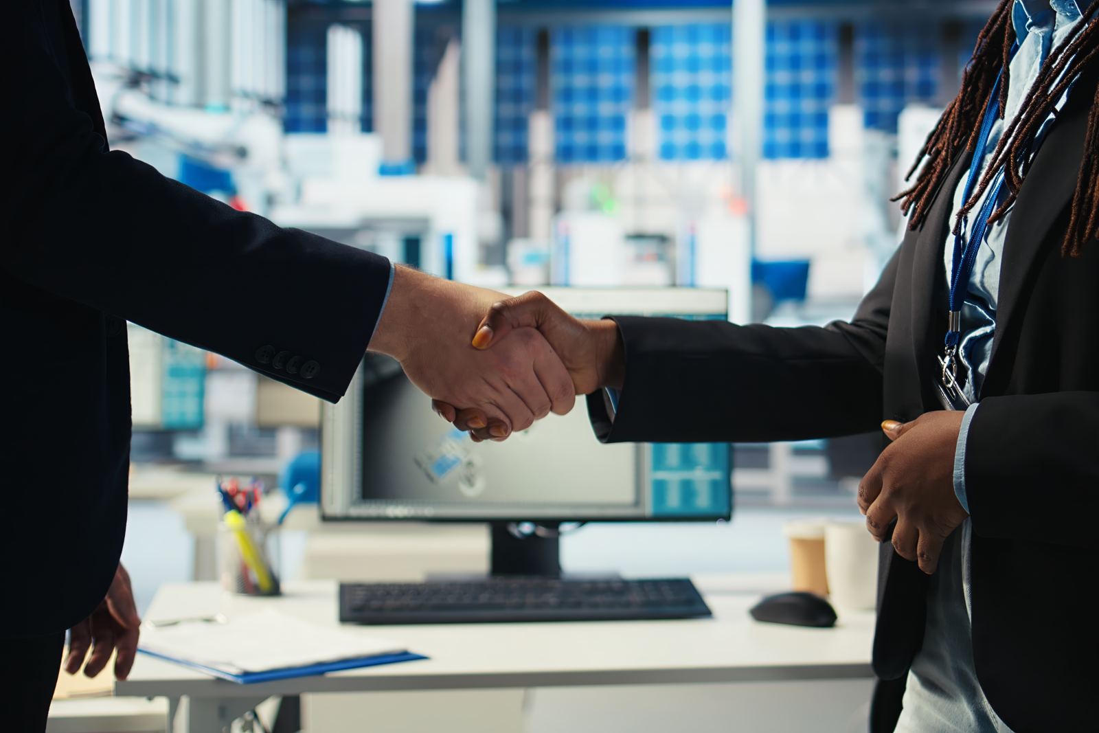 Marketing digital vs. ventas tradicionales para empresas industriales en Colombia: por qué necesitas los dos